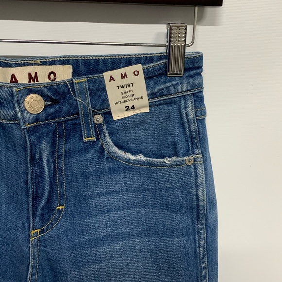 AMO | Twist Frayed Split Hem Cropped Jean 24 NEW - Picture 3 of 6